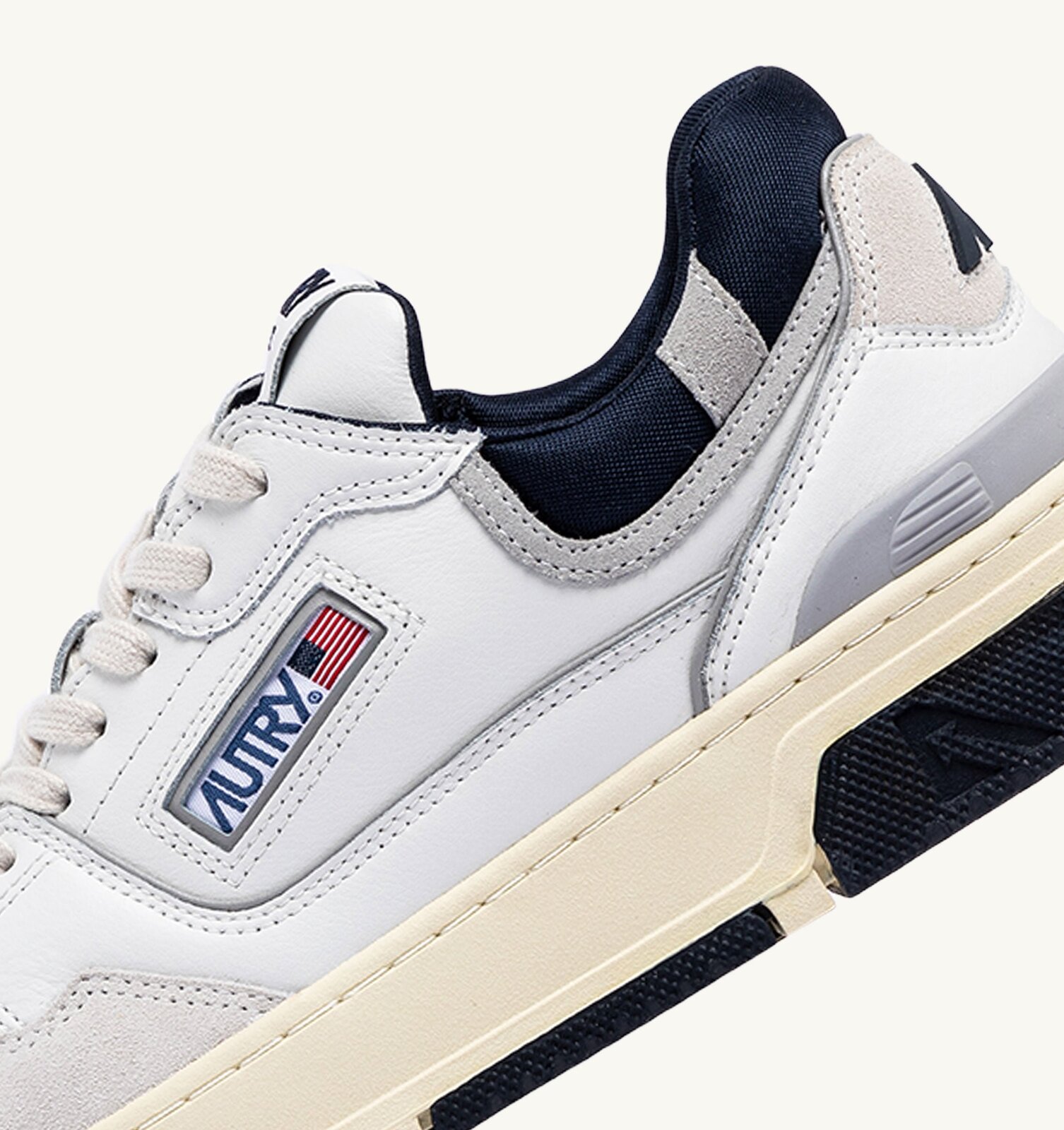 CLC Low en cuir et daim blanc et Space