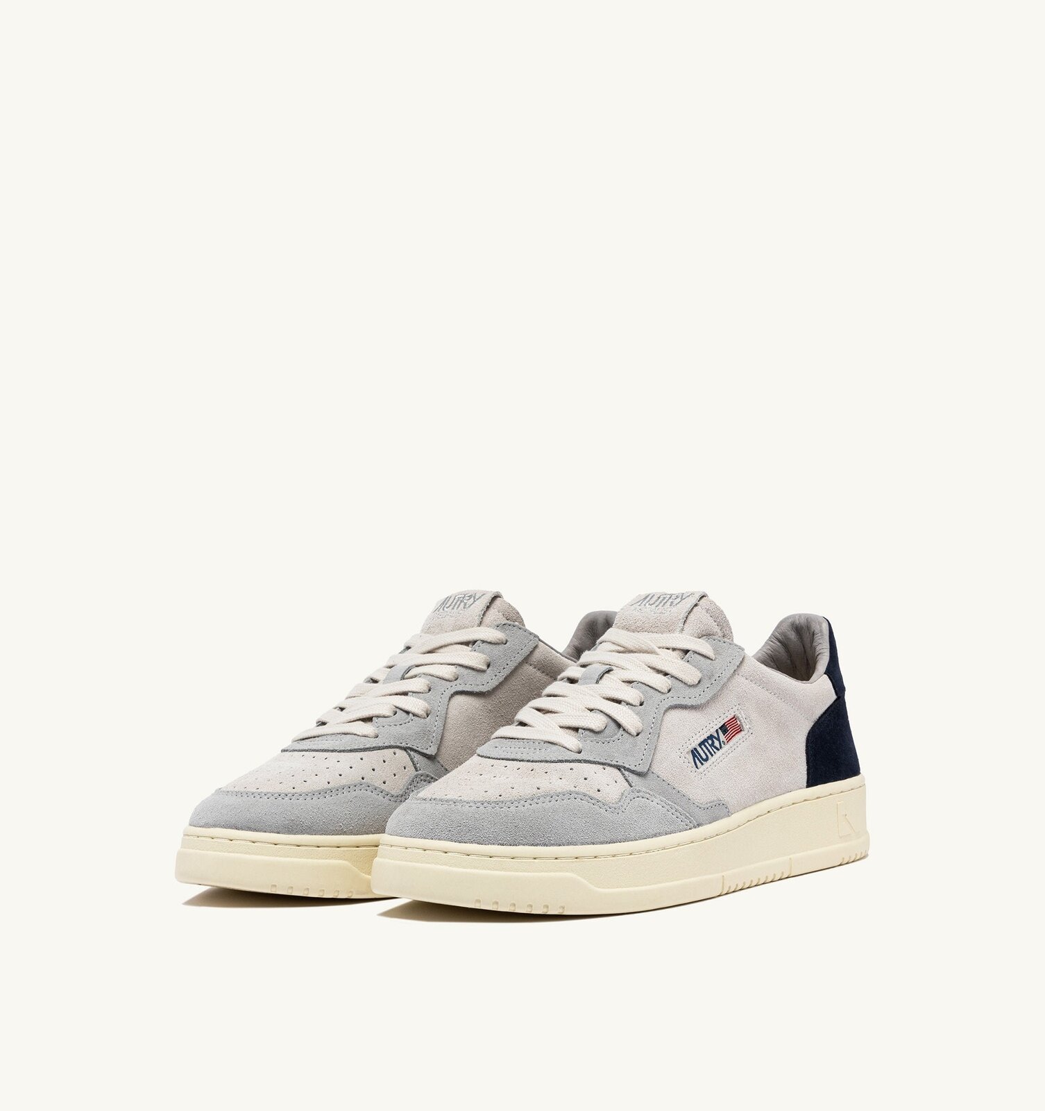 Medalist Low en daim Loft Gray et Space Blue