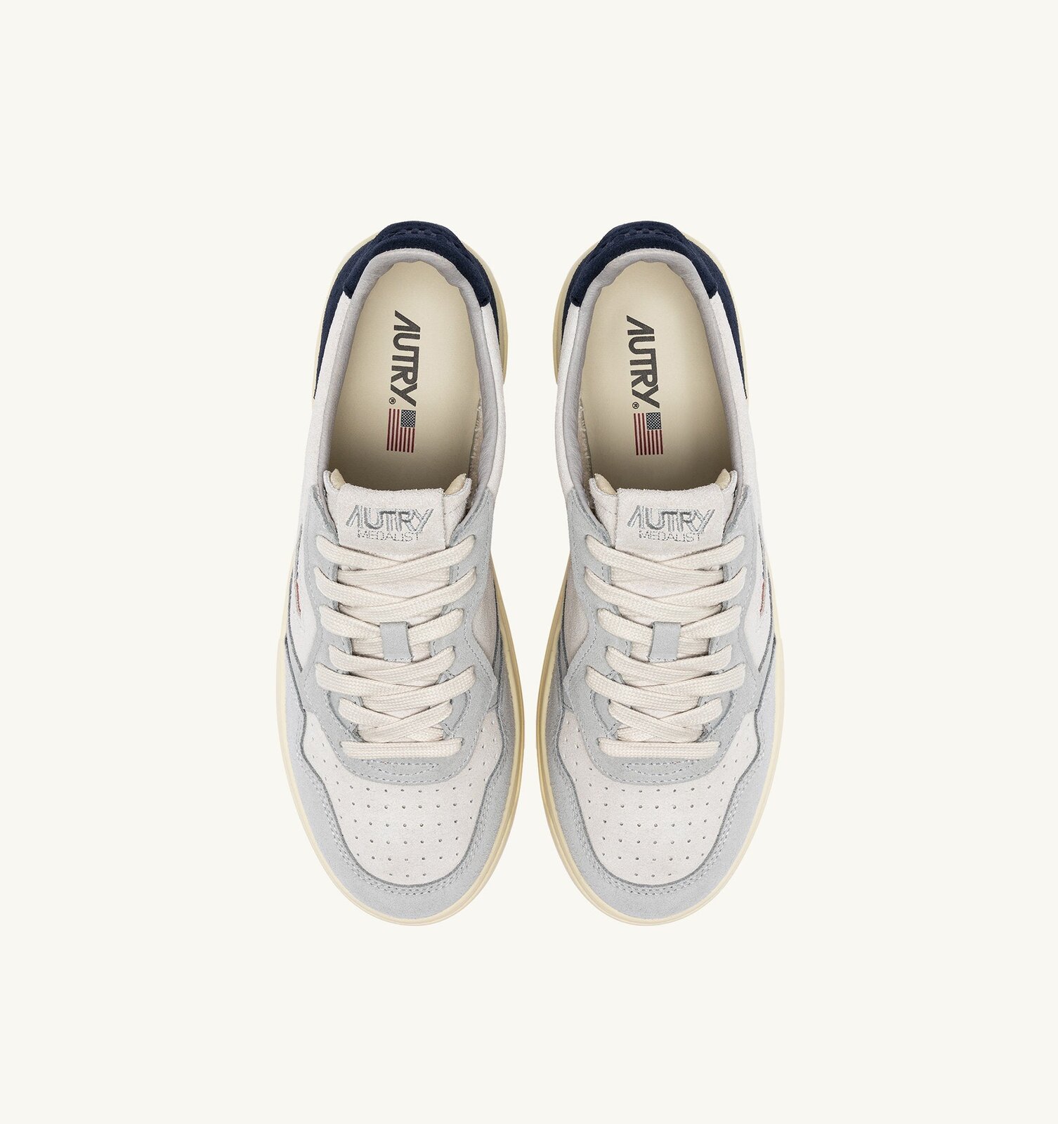 Medalist Low en daim Loft Gray et Space Blue