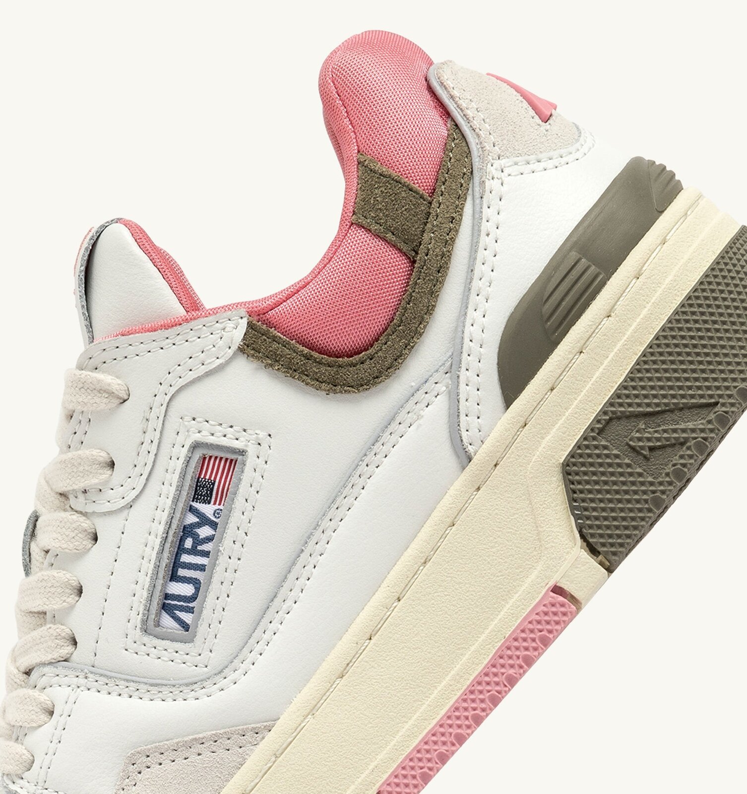 CLC Low en cuir et daim coloris blanc et Geranium