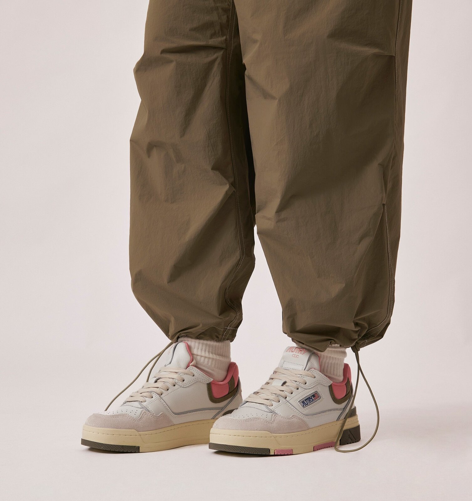 CLC Low en cuir et daim coloris blanc et Geranium
