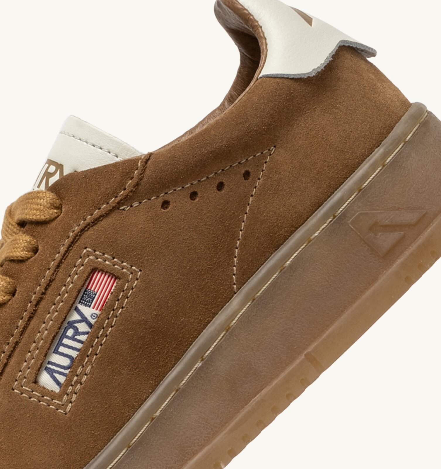 Dallas Low en daim Marshmallow et Cigar