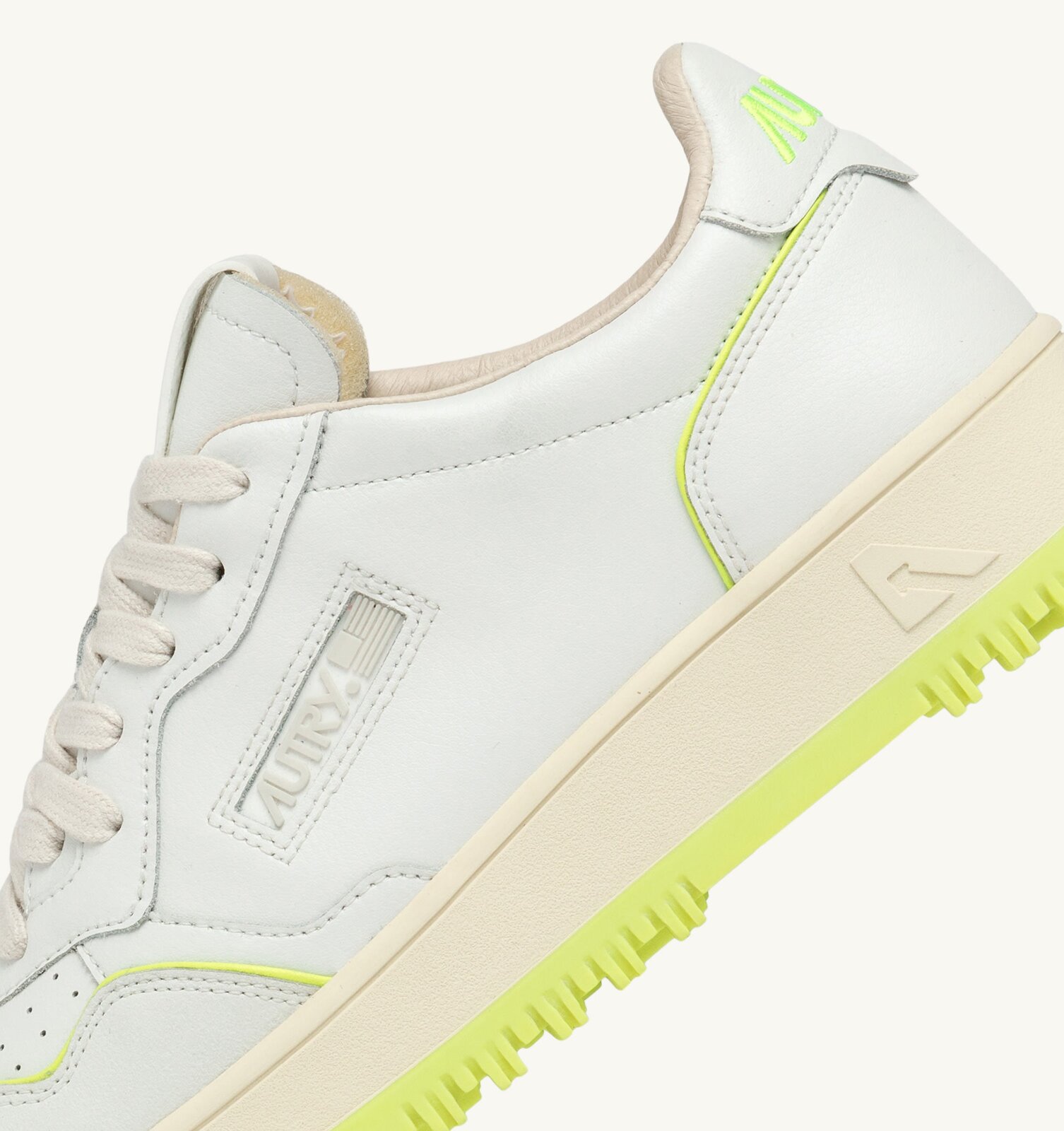 Golf Low en cuir coloris blanc et jaune fluo
