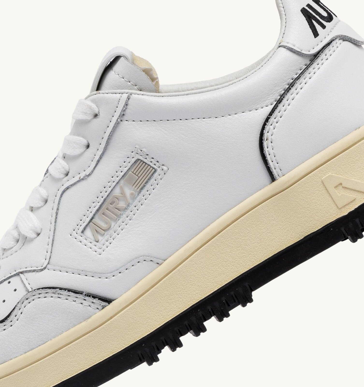 Golf Low en cuir coloris blanc et noir