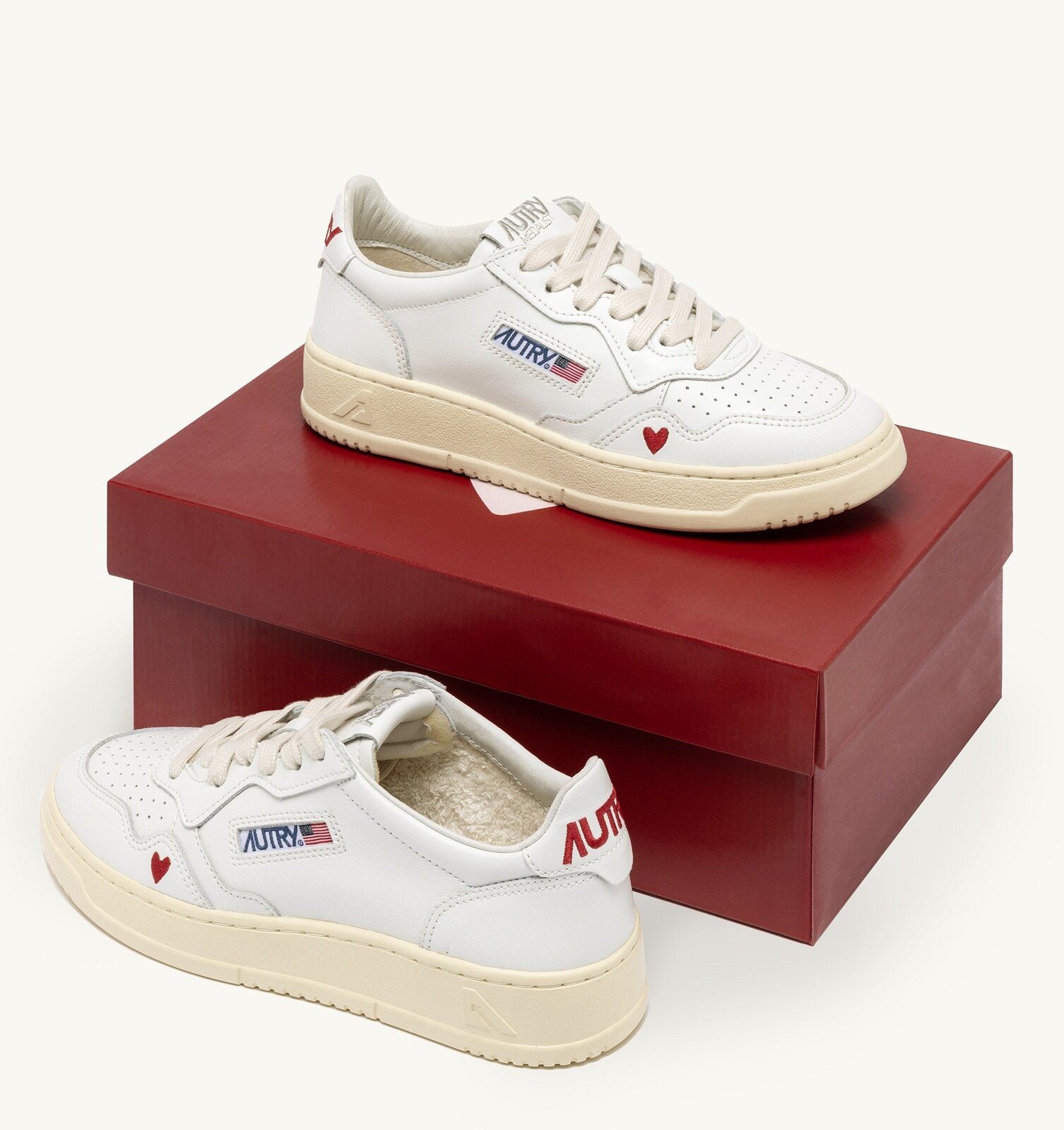 Medalist « Love » en cuir blanc