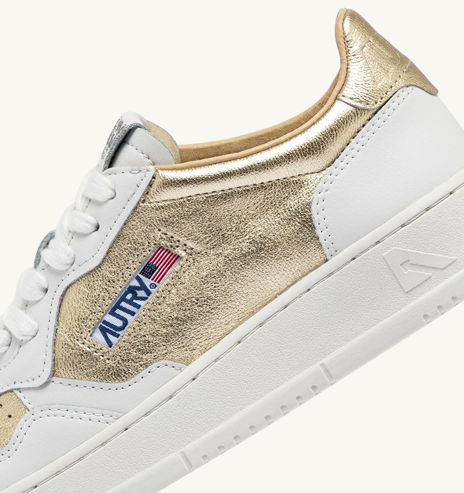 Medalist Low en nappa coloris blanc et platinum