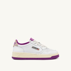 Medalist Low en cuir coloris blanc et Hyacinth Violet
