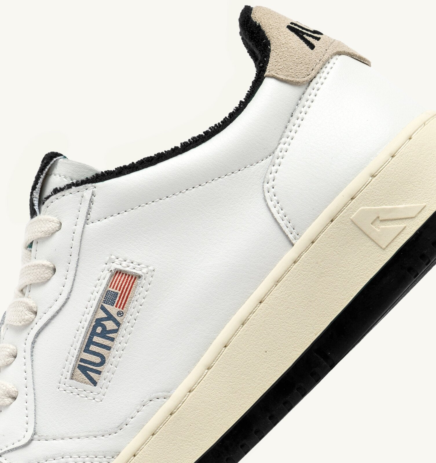 Medalist Low en cuir coloris blanc et noir