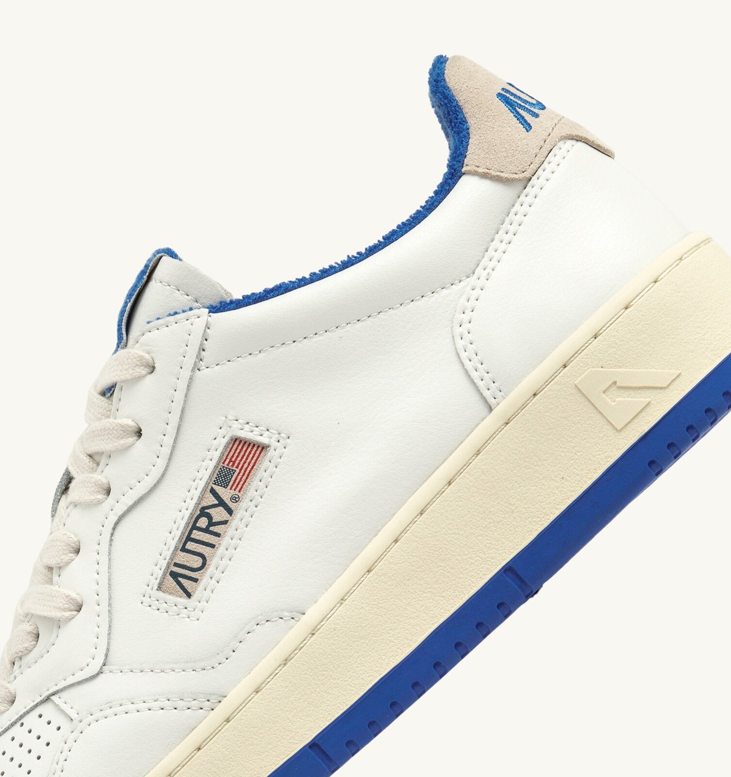 Medalist Low en cuir coloris blanc et Palace Blue