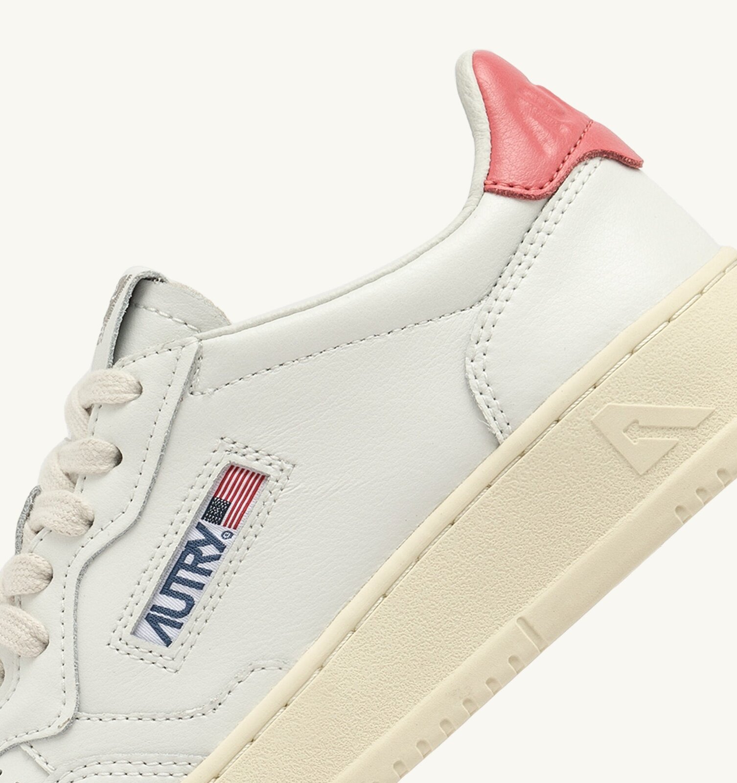 Medalist Low en cuir coloris blanc et Tearose