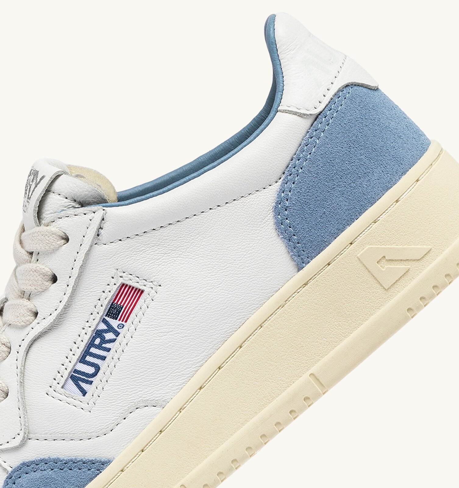 Medalist Low en cuir et daim blanc et bleu ciel