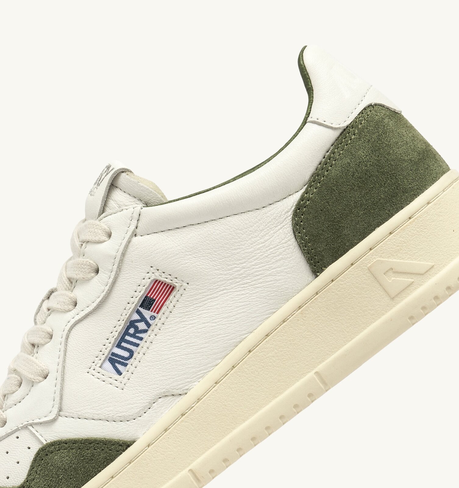 Medalist Low en cuir et daim blanc et kaki