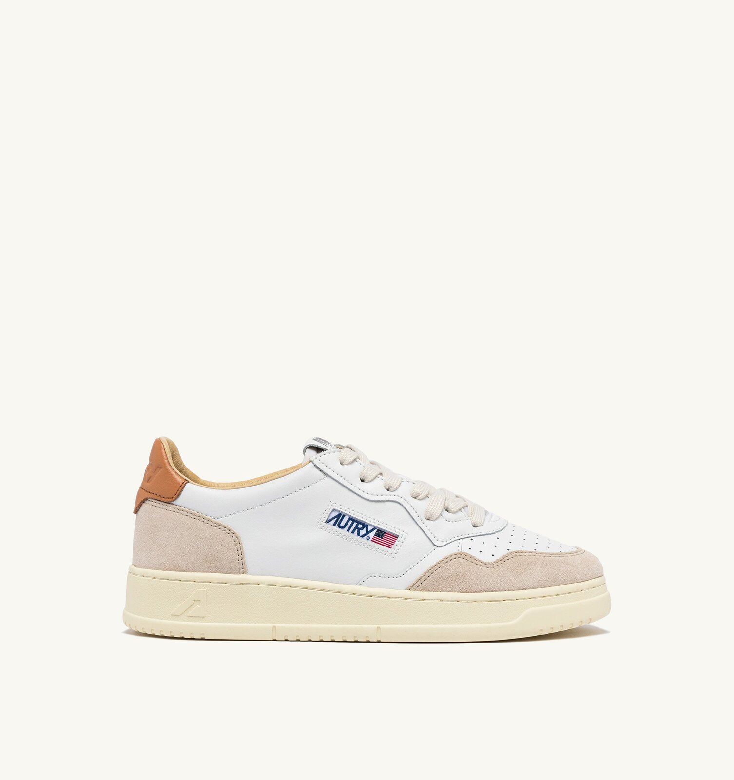 Medalist Low en cuir et daim coloris blanc et Sandstorm