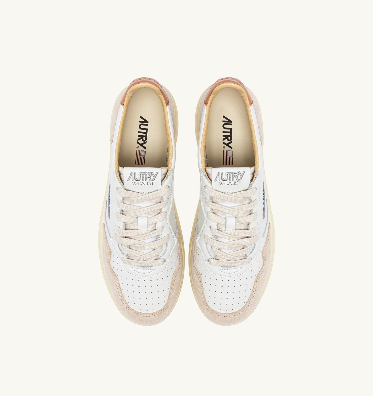Medalist Low en cuir et daim coloris blanc et Sandstorm